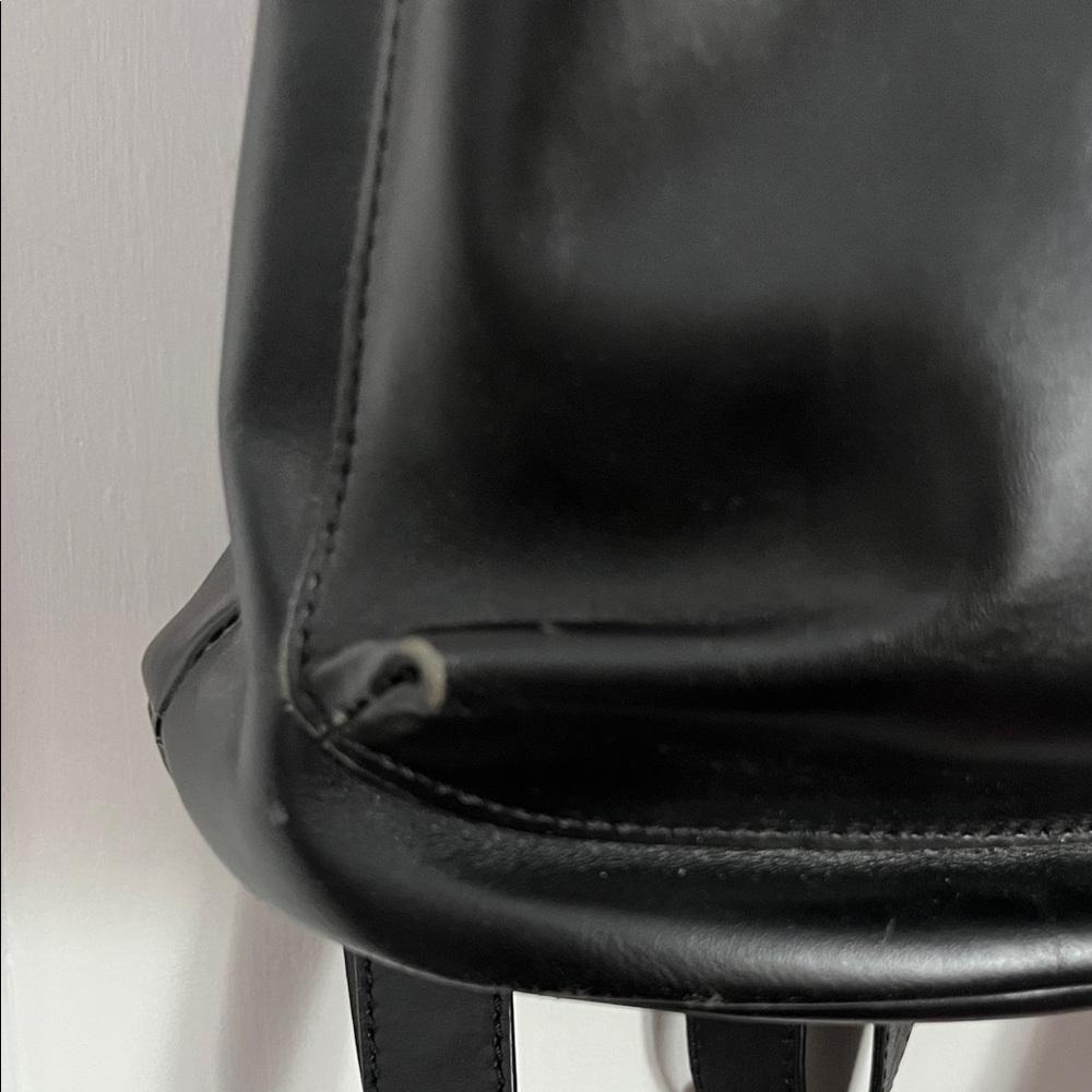Sleek Black Women's Leather Backpack - Picture 4 of 7